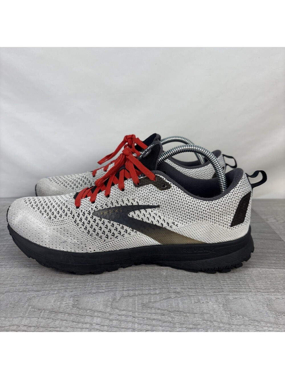 Brooks Revel 4 Men's Running Shoes White Black Red Knit Size 10